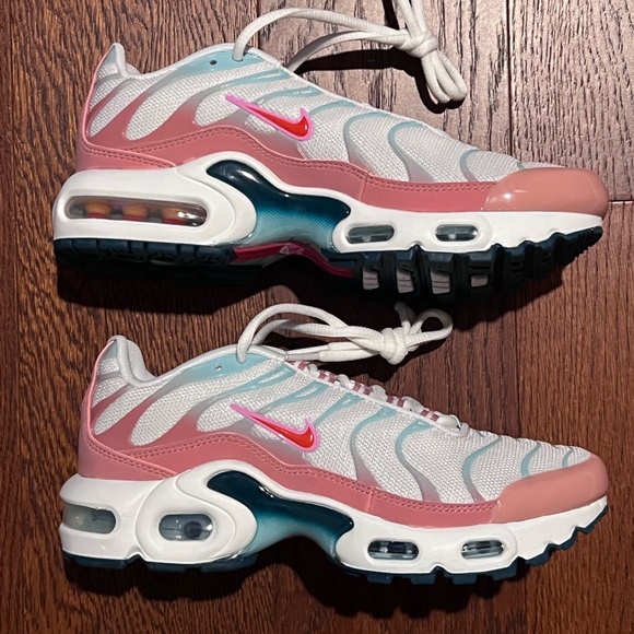 Nike Air Max Plus (GS) 4.5Y, New - Picture 1 of 11